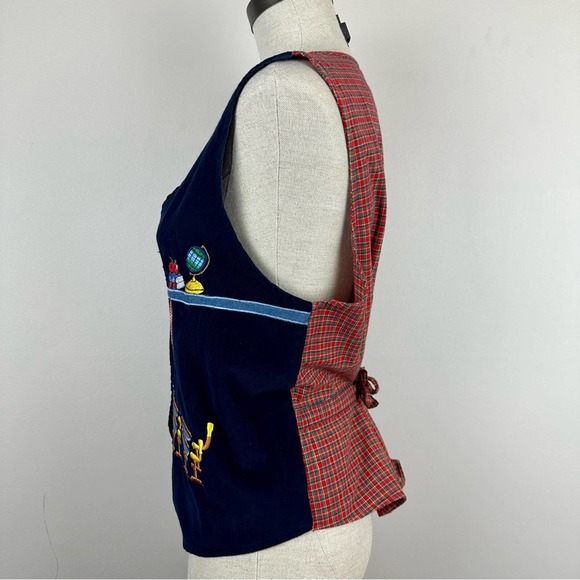 Vintage Teacher Vest Size Medium Red Blue Plaid Button Up Patch Embroidered 90s - Picture 6 of 6